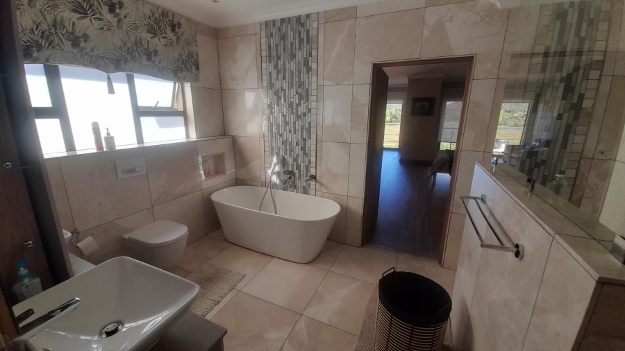6 Bedroom Property for Sale in Birdwood Estate North West